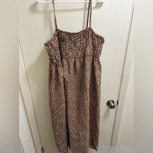 Midi dress with pockets! Worn once. True to size.